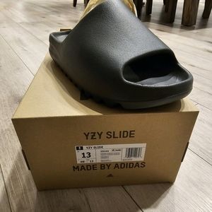 MENS YEEZY SLIDES